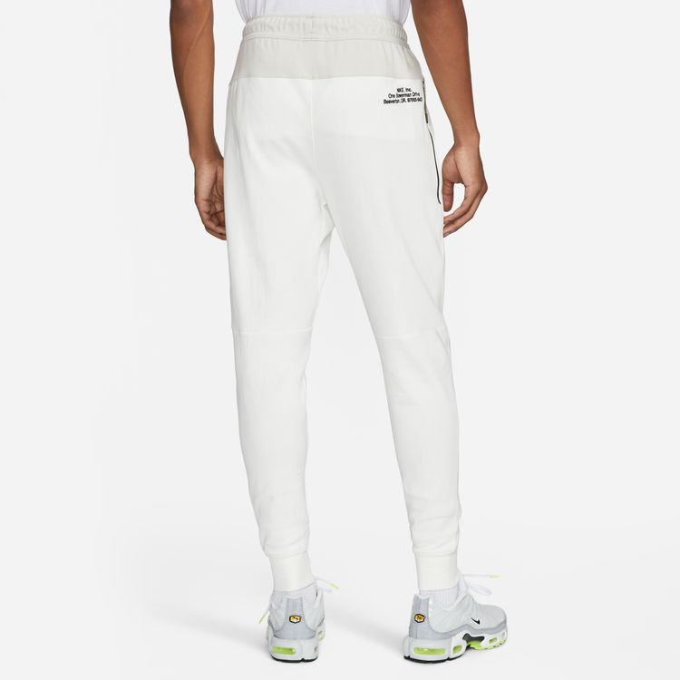 Tepláky Nike Graphic Fleece biele