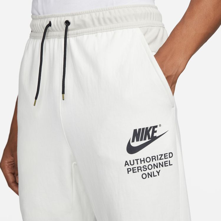 Tepláky Nike Graphic Fleece biele