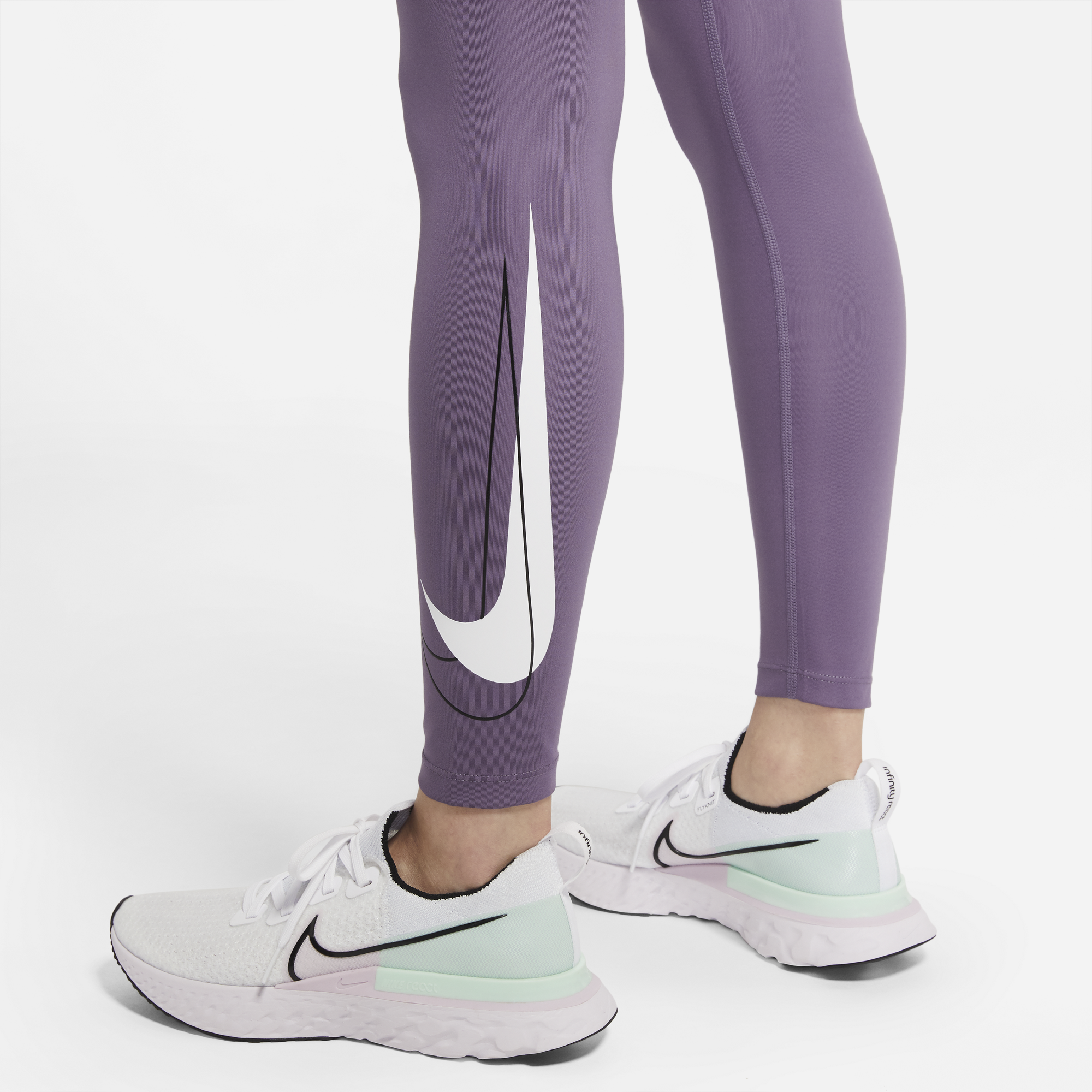 Legíny Nike SWSH RUN fialové